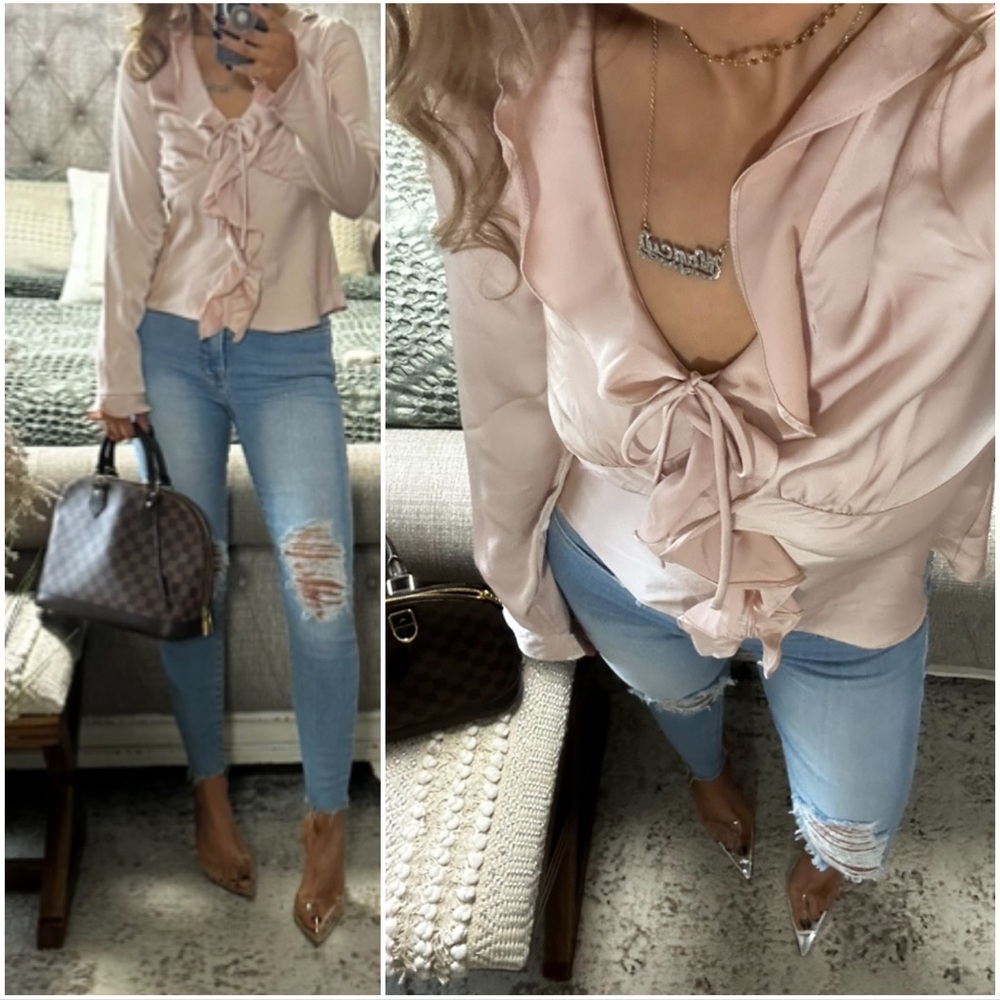 New🩷 Champagne bubbles, slight bell sleeve, blousy top